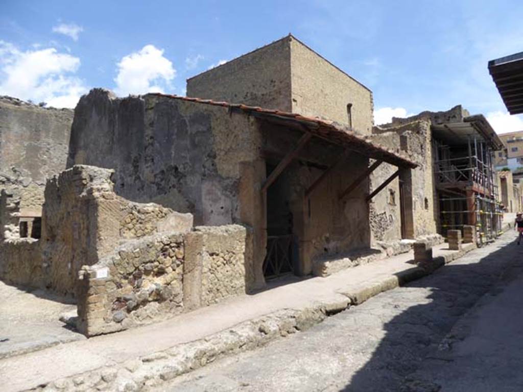 III.17, in centre, Herculaneum, July 2015. Looking north along west side of Cardo IV Inferiore.  Photo courtesy of Michael Binns.
