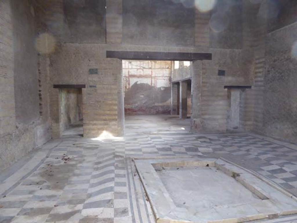 IV.2/1, Herculaneum, September 2016. Looking east across atrium towards tablinum. Photo courtesy of Michael Binns.