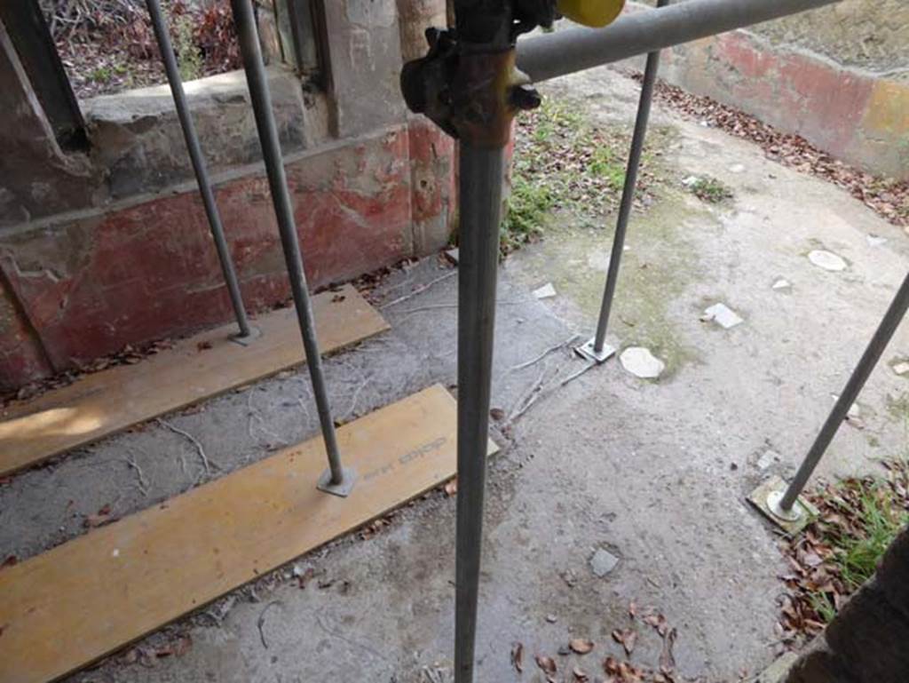 IV.2/1, Herculaneum, September 2016. Looking south-west in windowed portico. Photo courtesy of Michael Binns.