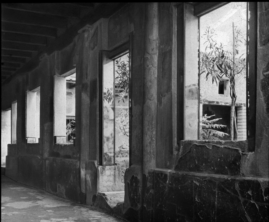 IV.2, Herculaneum. Photo by Theodor Benzinger. 
Looking east along windowed north portico of House of the Mosaic Atrium. 
Used with the permission of the Institute of Archaeology, University of Oxford. 
File name INSTARCHbx21im002 Resource ID 37884.
See photo on University of Oxford HEIR database
