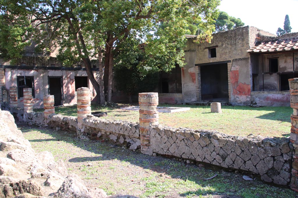 IV.1/2 Herculaneum, October 2022. Looking north-east across peristyle. Photo courtesy of Klaus Heese.