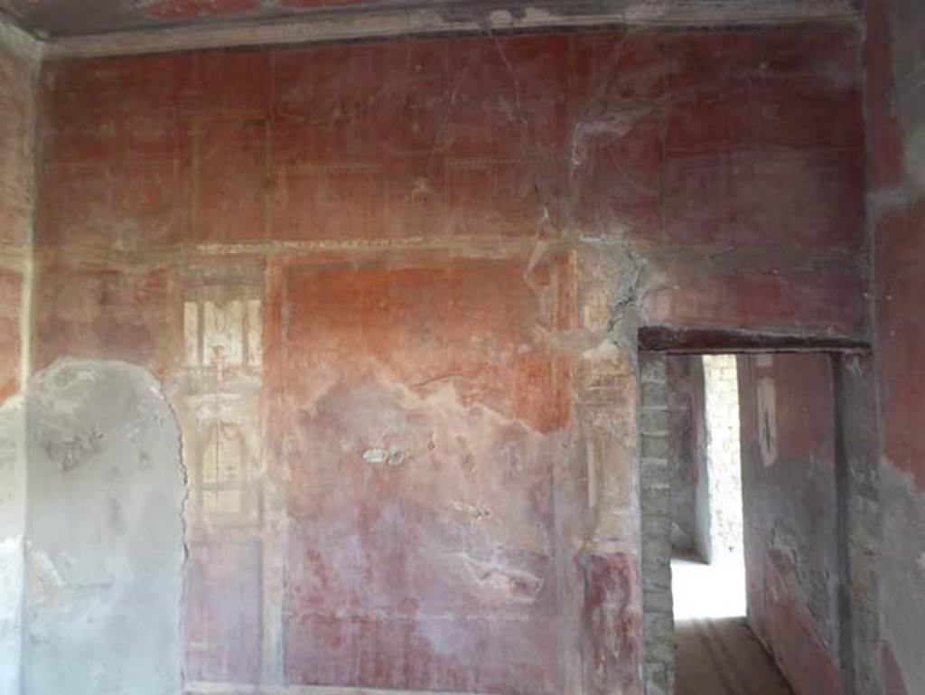 IV.2/1, Herculaneum, September 2016. Cubiculum 10, looking towards south wall.
Photo courtesy of Michael Binns.
