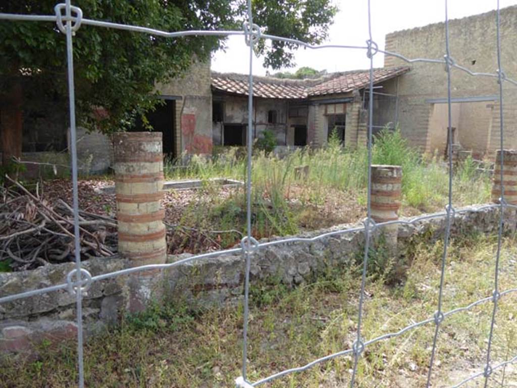 IV.2/1, Herculaneum, September 2016. Looking south-east across garden area, from west portico.  Photo courtesy of Michael Binns.
