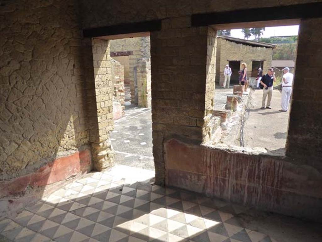 IV.2/1, Herculaneum, September 2016. Looking east across diaeta with window and doorway onto west side of terrace, Photo courtesy of Michael Binns.
