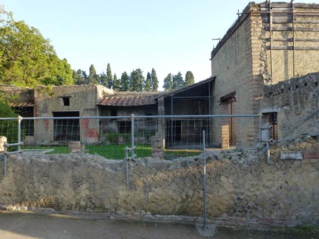 IV.2/1, Herculaneum, October 2012. Looking east across peristyle area. Photo courtesy of Michael Binns.

 
