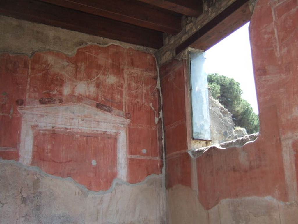 IV.4 Herculaneum. May 2006. Courtyard 3, north-east corner.