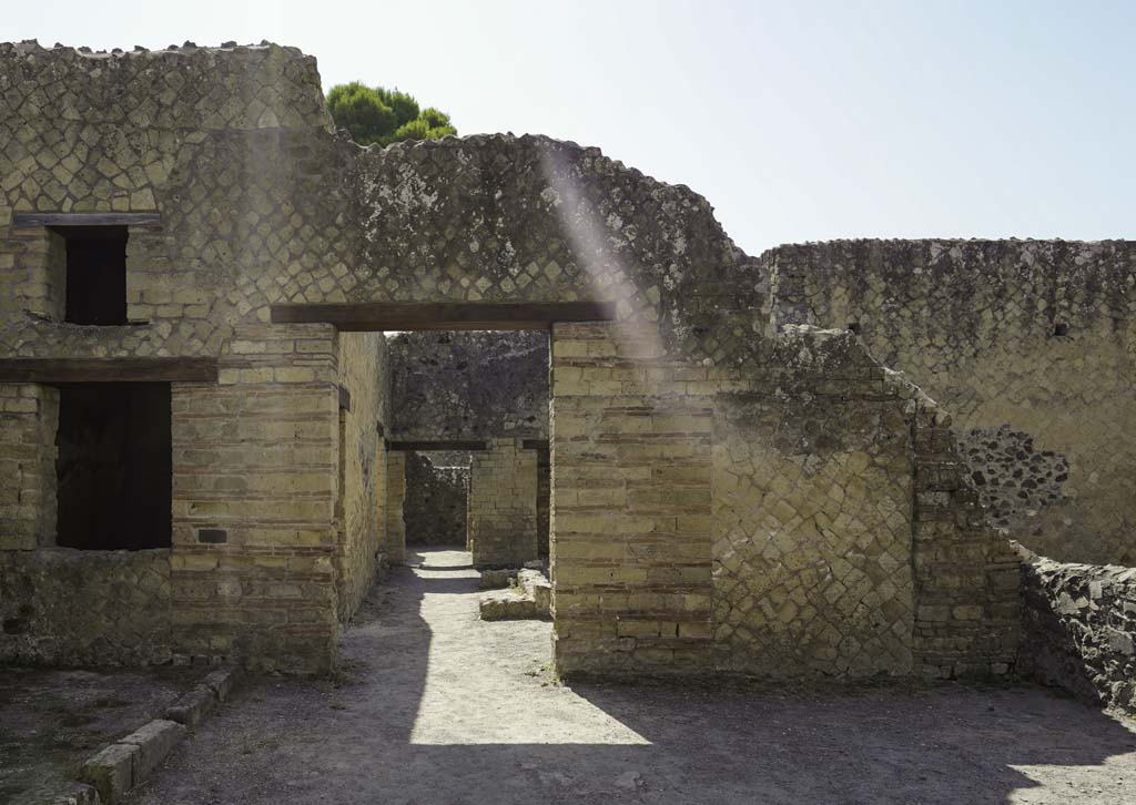 IV.4 Herculaneum, August 2021. Open courtyard 6, looking east to room 7, the covered atrium. Photo courtesy of Robert Hanson.