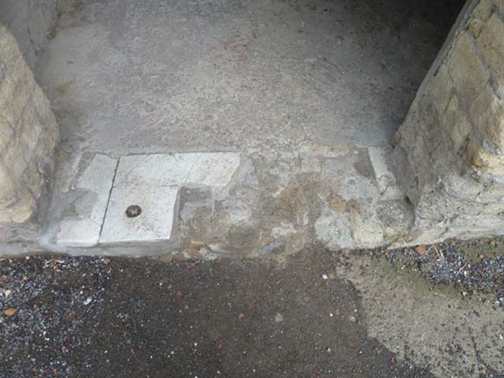 IV.4 Herculaneum. September 2015. Doorway threshold to room 8.

