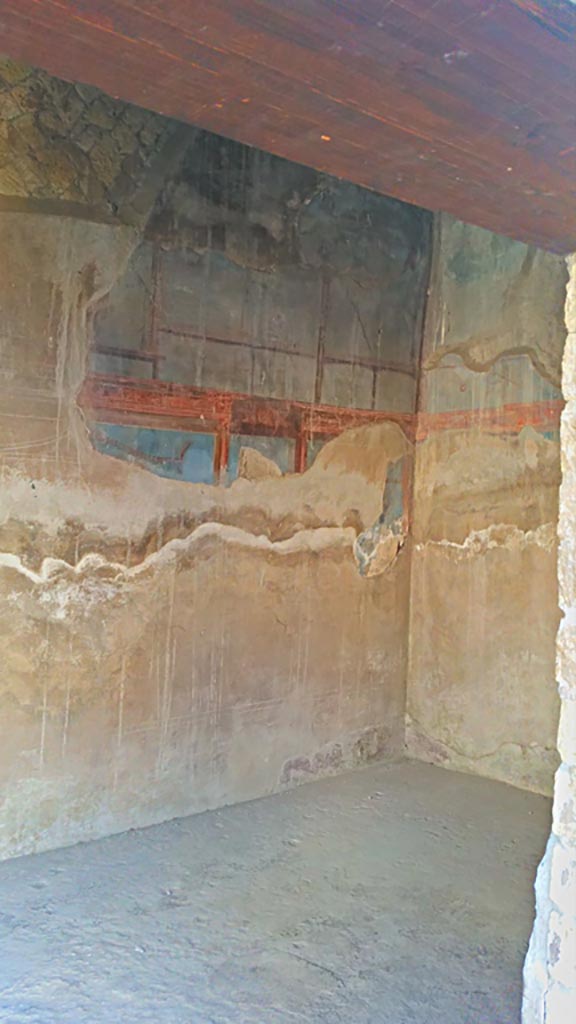 IV.4 Herculaneum. Photo taken between October 2014 and November 2019. 
Room 8, looking through doorway towards north wall and north-east corner. 
Photo courtesy of Giuseppe Ciaramella.
