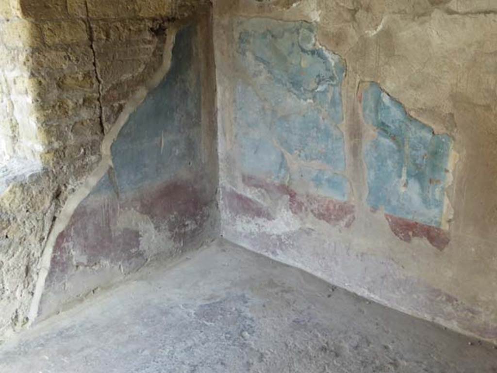 IV.4, Herculaneum, October 2014. Room 8, north-west corner. Photo courtesy of Michael Binns.


