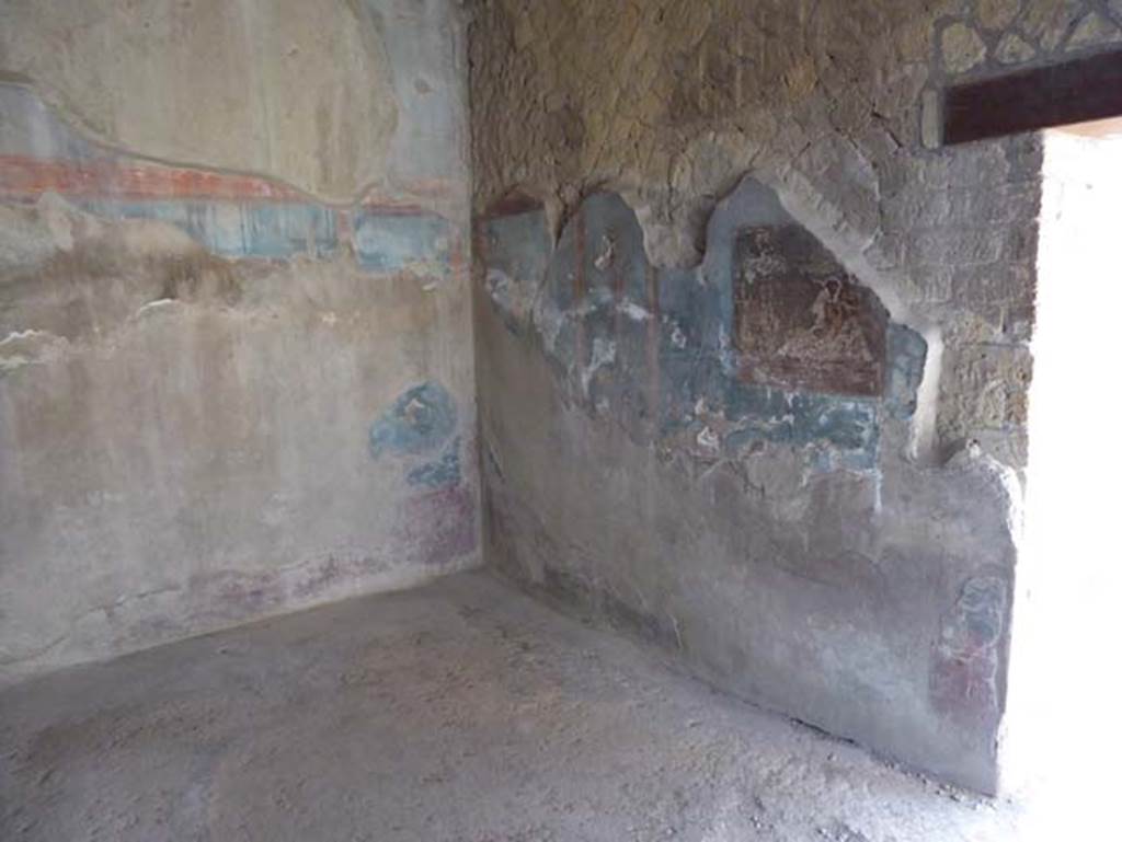 IV.4, Herculaneum, October 2014. Room 8, south-east corner of oecus. Photo courtesy of Michael Binns.