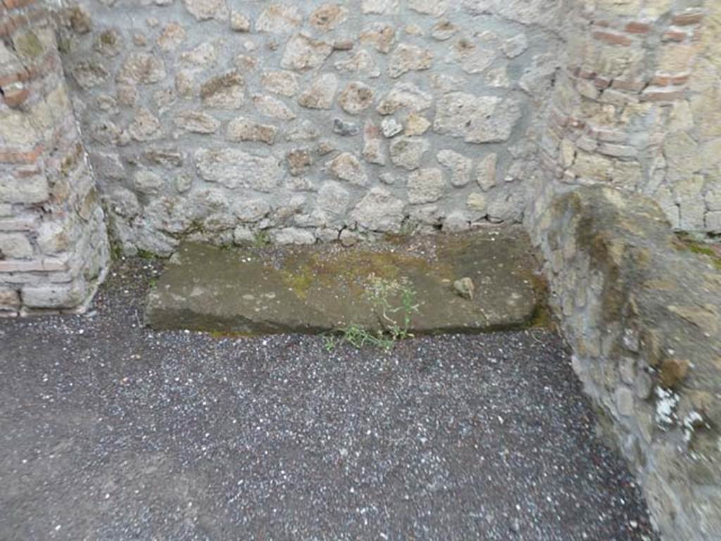 IV.4 Herculaneum. September 2015. Structure against south wall, near courtyard 12.