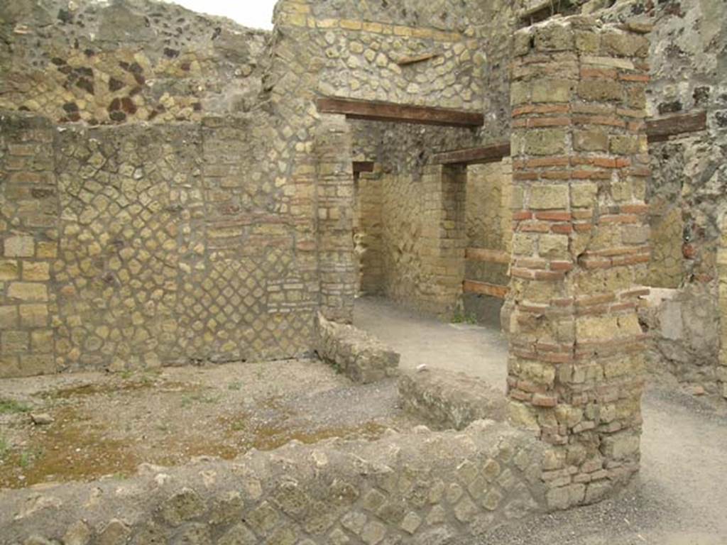 IV.4 Herculaneum. June 2005. Courtyard 12, looking west towards corridor 11. Photo courtesy of Nicolas Monteix.