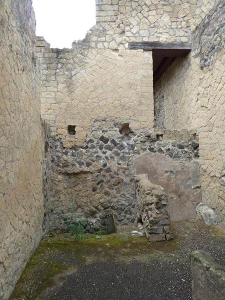 IV.4 Herculaneum. September 2015. Room 5, looking west across kitchen.