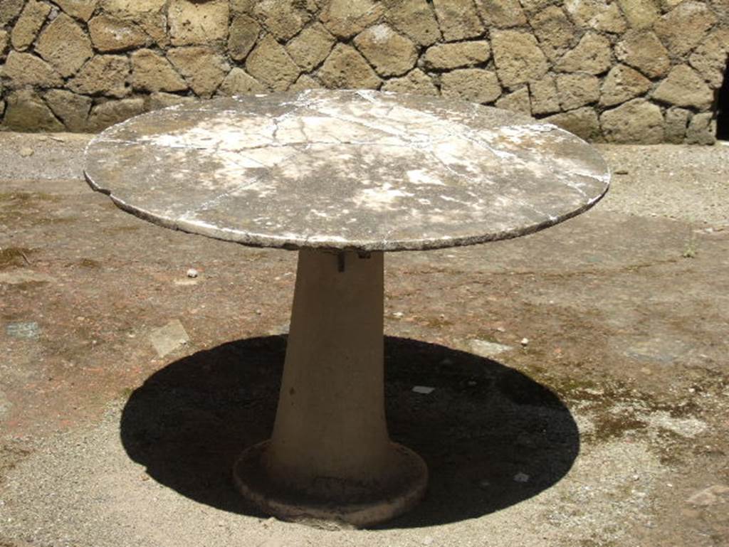 IV.4 Herculaneum. May 2006. Room 18, white marble circular table.