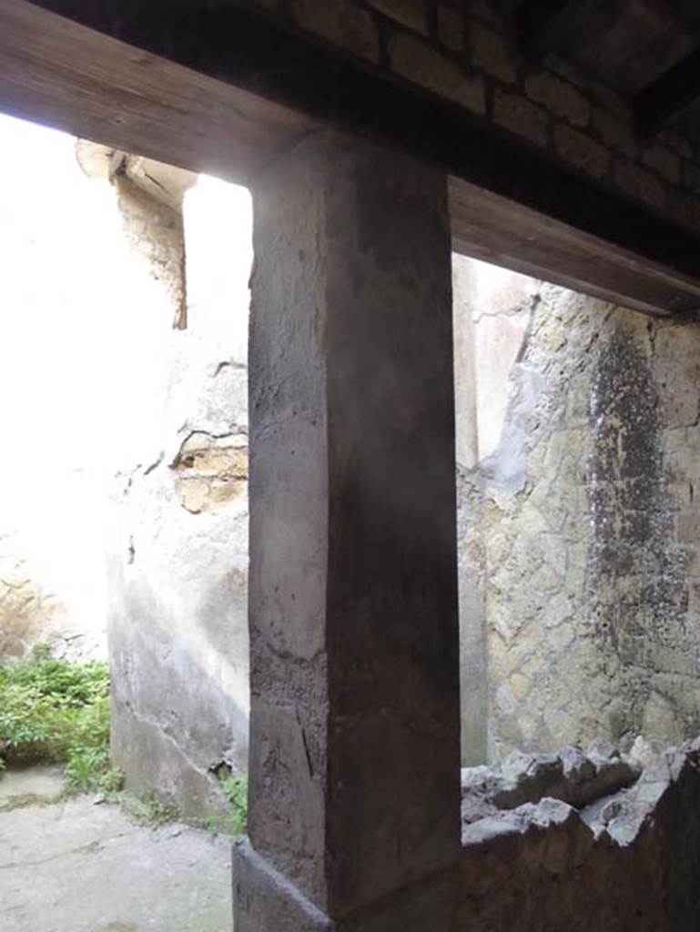 IV.4 Herculaneum. October 2014. Courtyard 22, looking west from corridor 21. 
Photo courtesy of Michael Binns.
