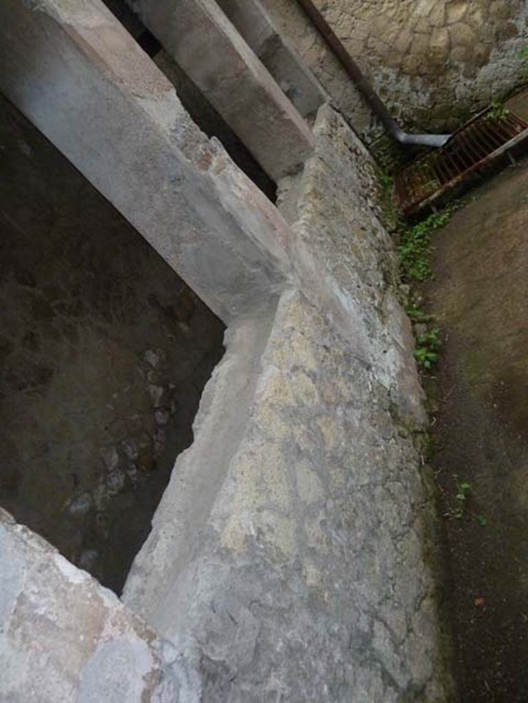 IV.4 Herculaneum. September 2015. Courtyard 22, looking west along low wall. 