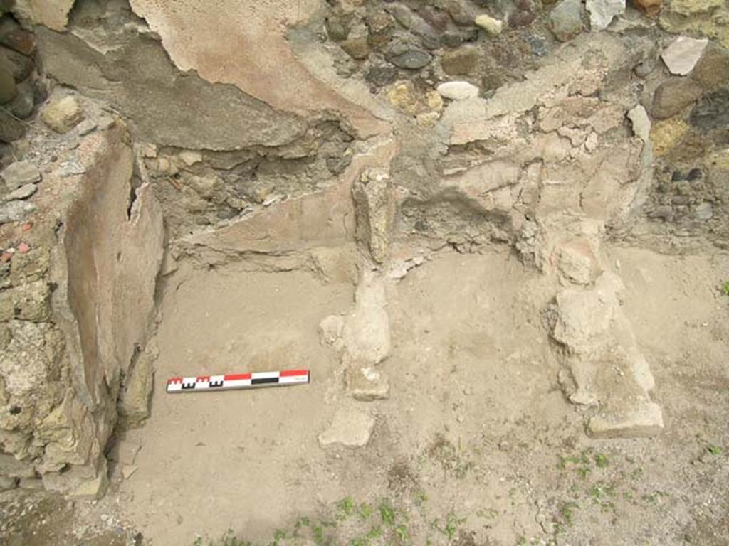 IV.6, Herculaneum, June 2006. Atrium, details of  basins/tubs in north-west corner. Photo courtesy of Nicolas Monteix.