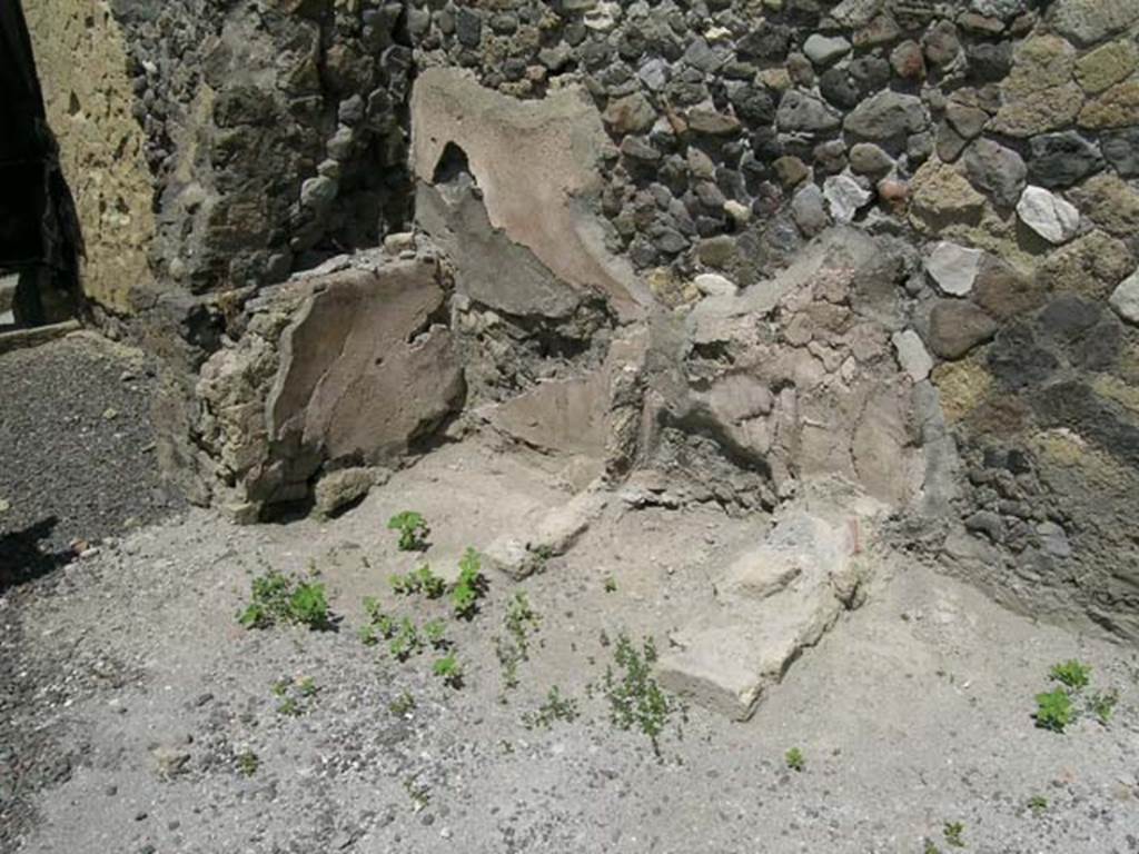 IV.6, Herculaneum, May 2006. Atrium, looking towards north-west corner with basins/tubs.
On the left is the shop at IV.7. Photo courtesy of Nicolas Monteix.

