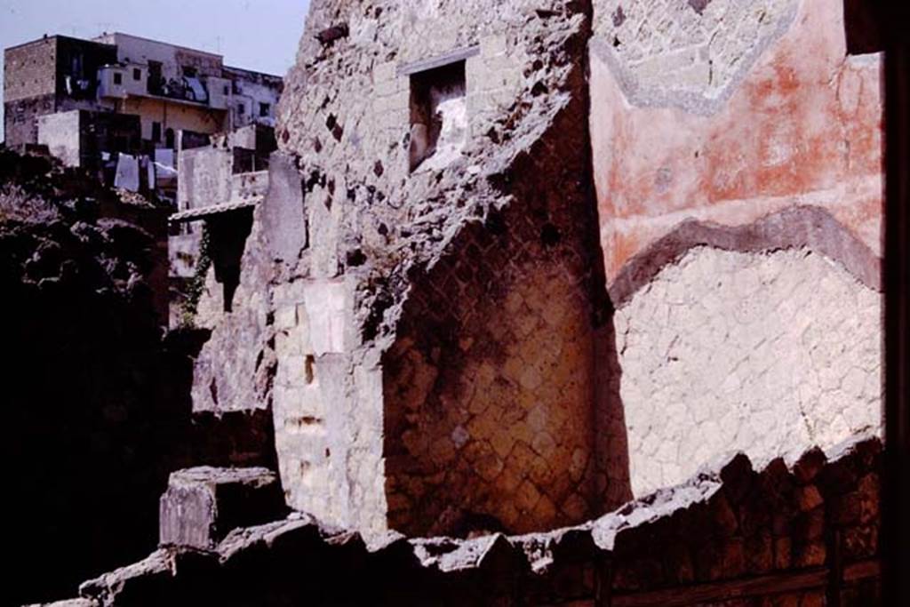 Ins. IV.8, Herculaneum, 1964. Looking towards west wall with window and north-west corner of courtyard/lightyard. Photo by Stanley A. Jashemski.
Source: The Wilhelmina and Stanley A. Jashemski archive in the University of Maryland Library, Special Collections (See collection page) and made available under the Creative Commons Attribution-Non Commercial License v.4. See Licence and use details. J64f1167
