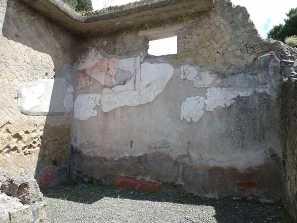 Ins. IV.8, Herculaneum, May 2010. Looking towards north-east corner.