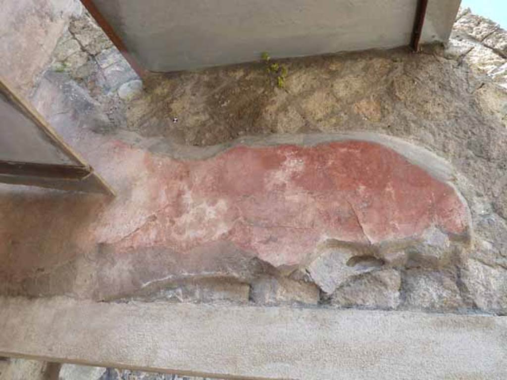 Ins. IV.8, Herculaneum, May 2010. Painted decoration above doorway. 