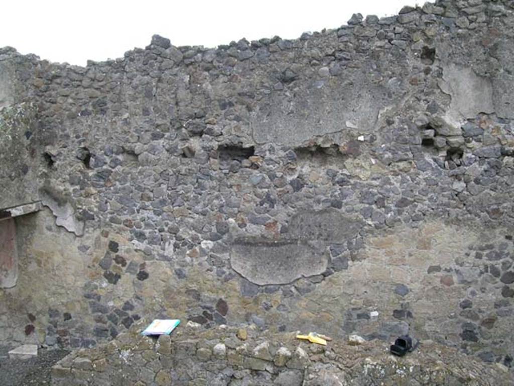 Ins. IV.8, Herculaneum, May 2005. Upper south wall of corridor. Photo courtesy of Nicolas Monteix.