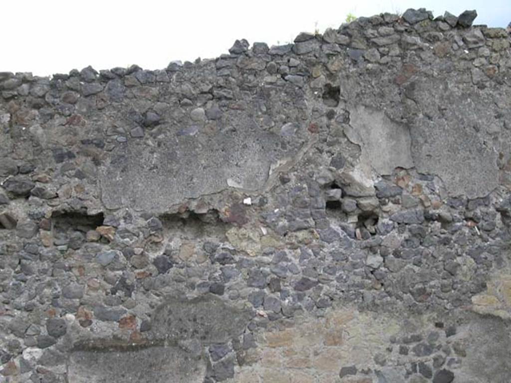 Ins. IV.8, Herculaneum, May 2005. Detail of upper south wall of corridor. Photo courtesy of Nicolas Monteix.