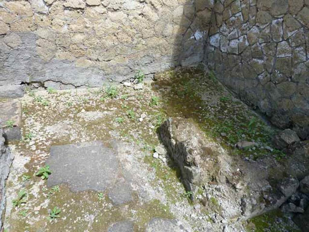 Ins. IV.8, Herculaneum, May 2010. North-east corner of second area.