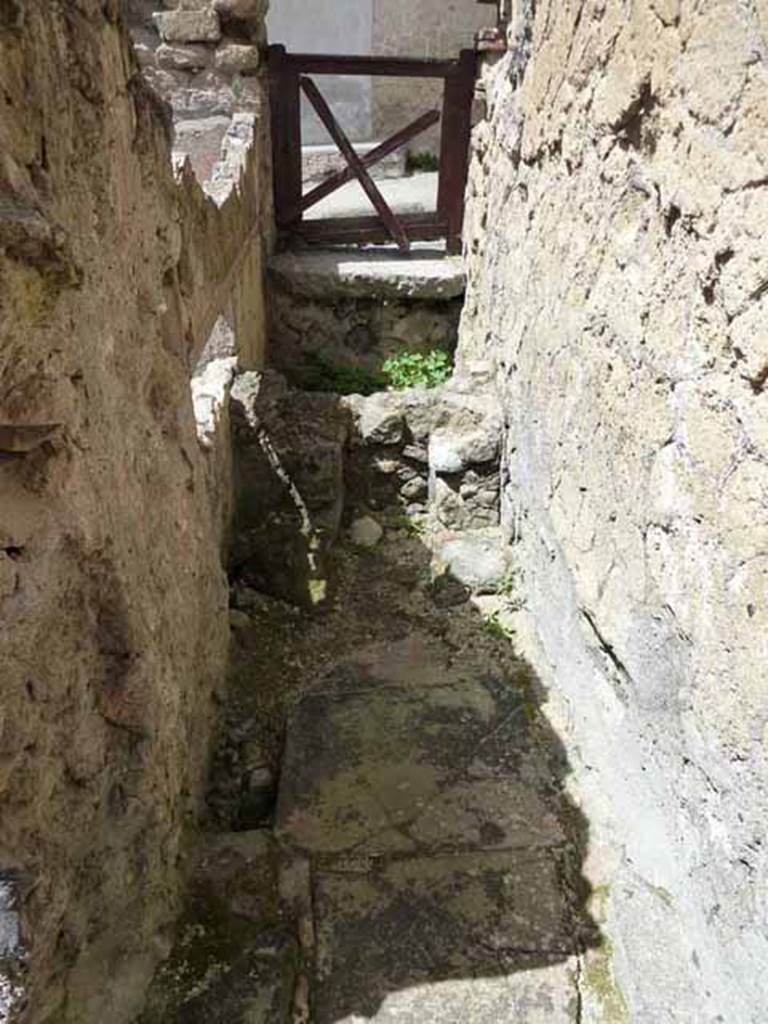 Ins. IV.9 from IV.8, Herculaneum, May 2010. Latrine under steps to upper floor from separate entrance doorway, looking west. 