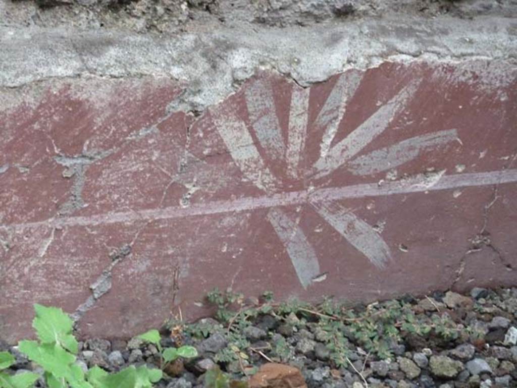 Ins. IV.8, Herculaneum, September 2015. Detail of painted zoccolo.