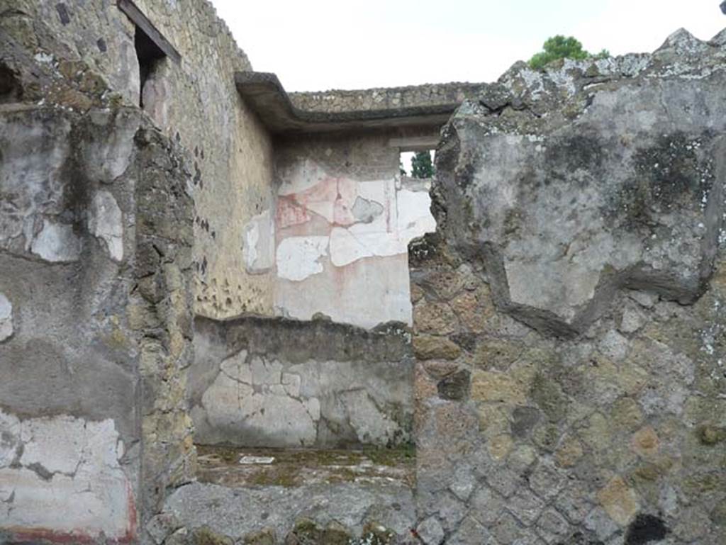 Ins. IV.8, Herculaneum, September 2015. Looking through window in east wall across courtyard