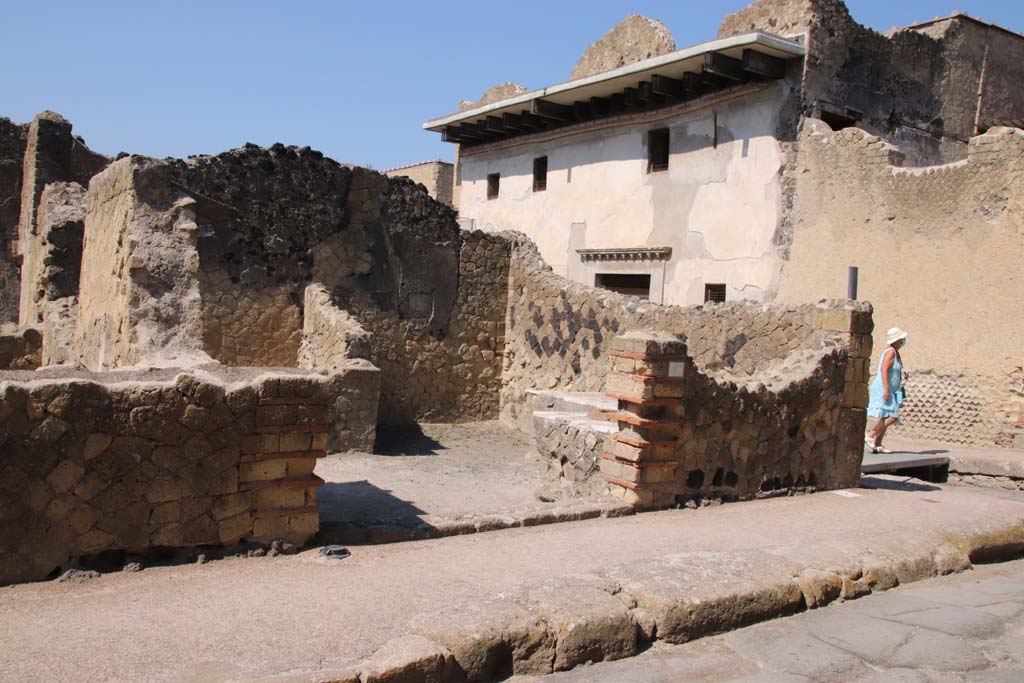 IV.10, Herculaneum, September 2021. Looking south-west towards entrance doorway. Photo courtesy of Klaus Heese.