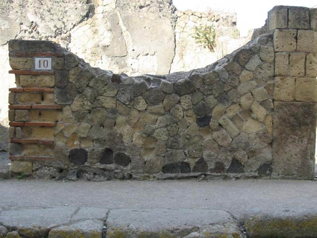 IV.10, Herculaneum, May 2003. Looking south towards wall on west side of entrance doorway.
Photo courtesy of Nicolas Monteix.
