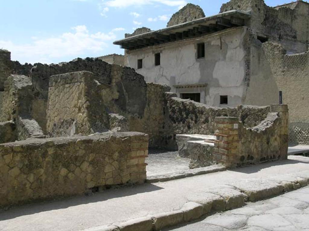 IV.10, Herculaneum, May 2006. Entrance doorway on south side of Decumanus Inferiore, general view looking westwards. 
Photo courtesy of Nicolas Monteix.
