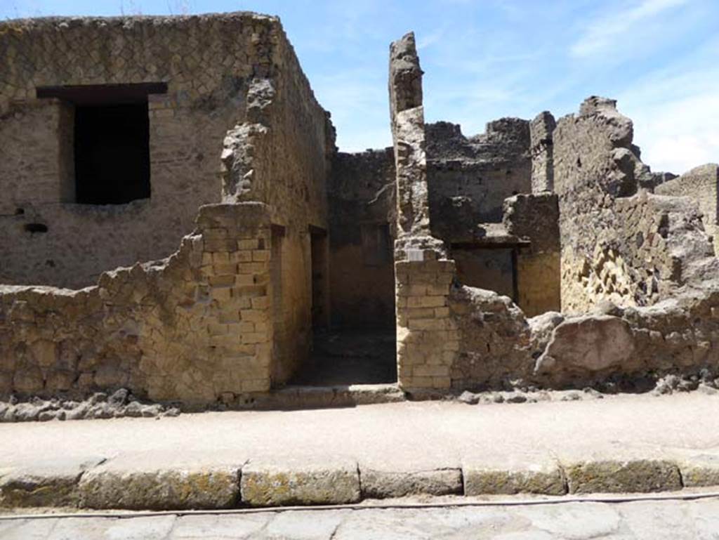 IV.11, Herculaneum, September 2015. Looking south to entrance doorway. Photo courtesy of Michael Binns.