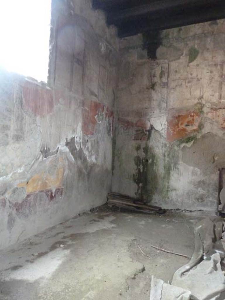 Ins. IV.11, Herculaneum, September 2015. North-east corner of room.