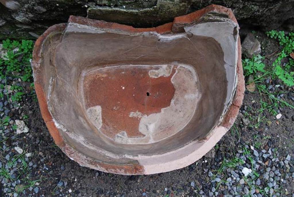 IV.11, Herculaneum, December 2008. Pot in corridor. Photo courtesy of Nicolas Monteix.