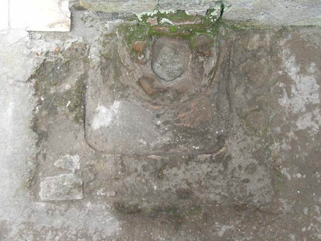 IV.13 Herculaneum, May 2005. Detail of structure against east wall in south-east corner of entrance vestibule. Photo courtesy of Nicolas Monteix.