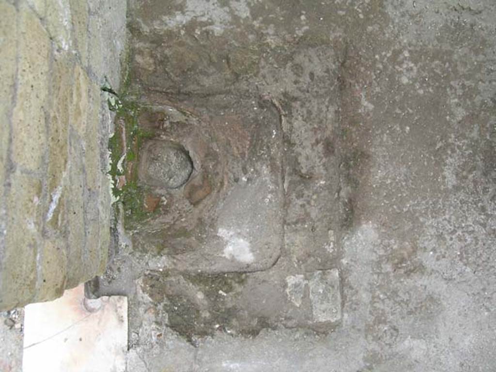 IV.13 Herculaneum, May 2005. Detail of structure against east wall in south-east corner of entrance vestibule. 
Photo courtesy of Nicolas Monteix.
