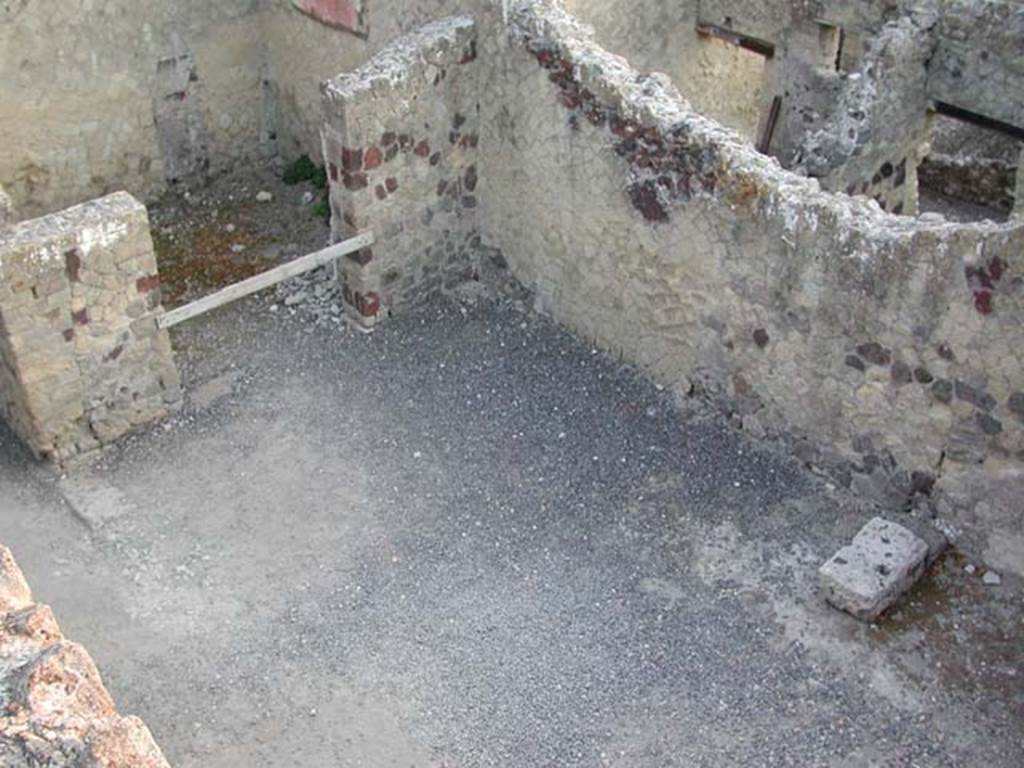 IV.13 Herculaneum, September 2003. Looking south-east across atrium towards the small triclinium.
Photo courtesy of Nicolas Monteix.
