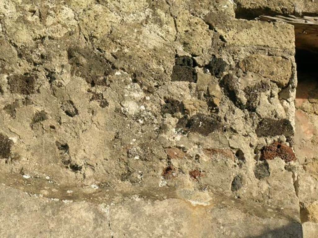 IV.13 Herculaneum, May 2005. Detail from upper east wall above small triclinium. Photo courtesy of Nicolas Monteix.