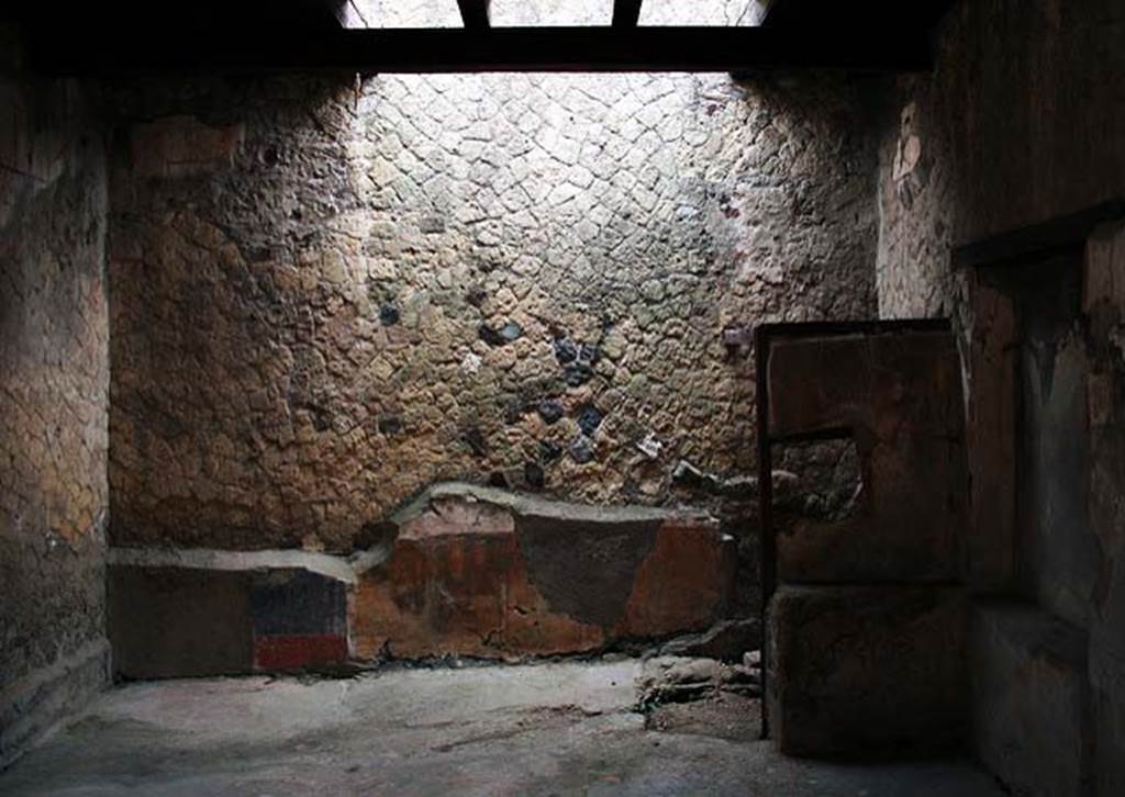 IV.14 Herculaneum. 2008. Taberna vasaria with latrine at rear. Photo courtesy of Paul Turner.

