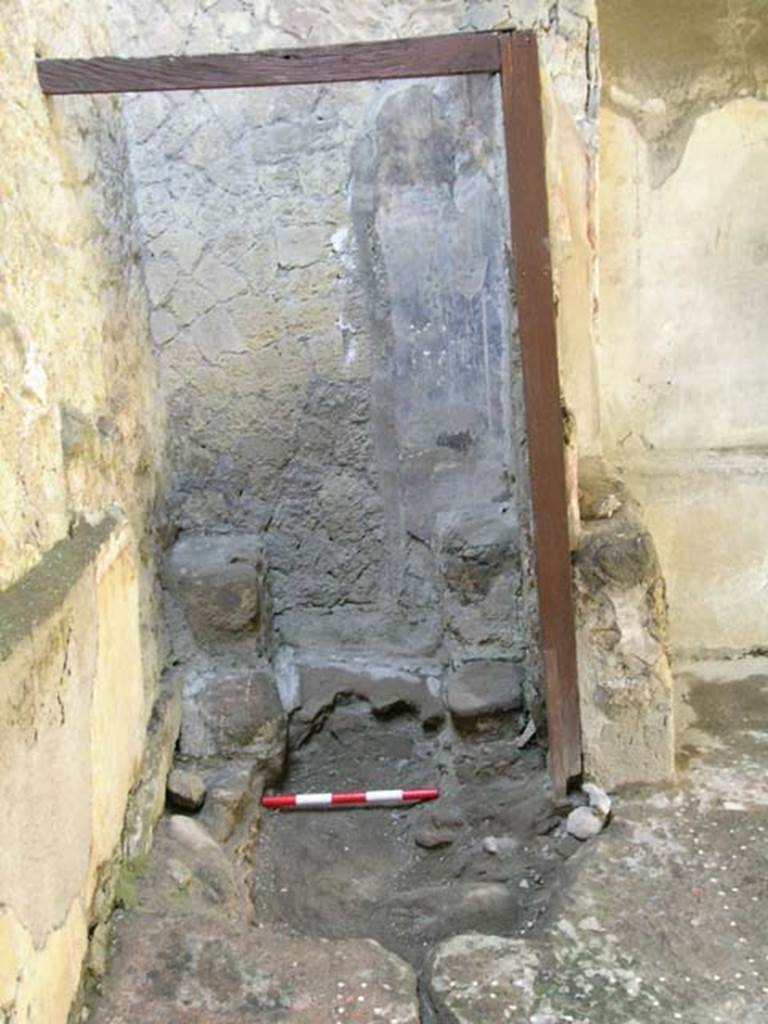 IV, 14, Herculaneum, May 2004. Looking west towards Latrine. 
Photo courtesy of Nicolas Monteix.

