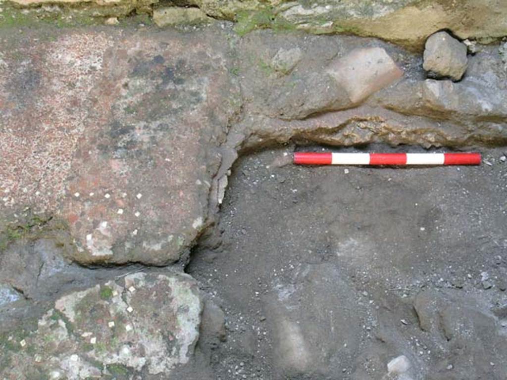 IV, 14, Herculaneum, May 2004. Detail of east and south side of Latrine. Photo courtesy of Nicolas Monteix.

