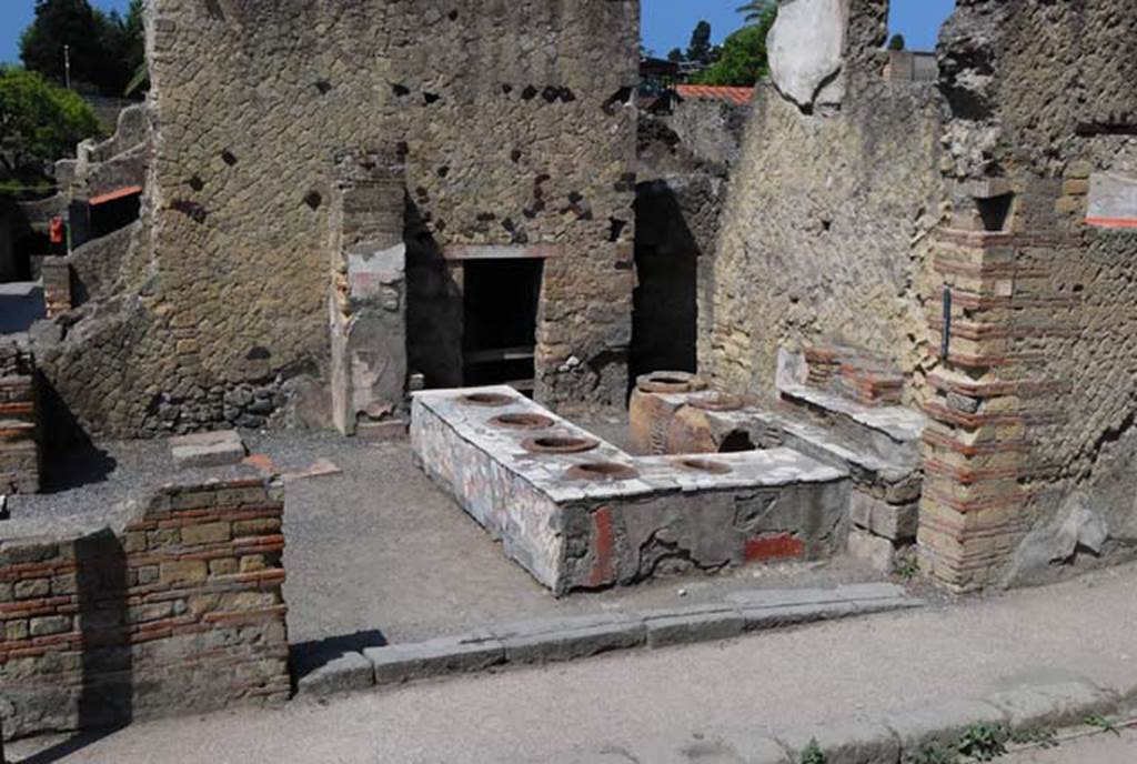 IV.15 Herculaneum, June 2008. Looking south-west towards entrance doorway.
Photo courtesy of Nicolas Monteix.
