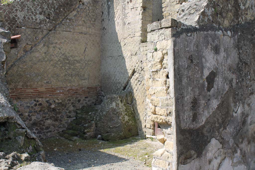 IV.19 Herculaneum. March 2014. Looking towards south-west corner.  
Foto Annette Haug, ERC Grant 681269 DÉCOR
