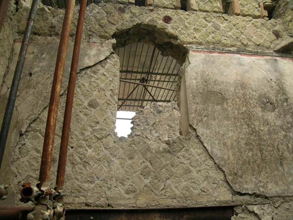 IV.19, Herculaneum, June 2005. Room 5, west wall. Photo courtesy of Nicolas Monteix.