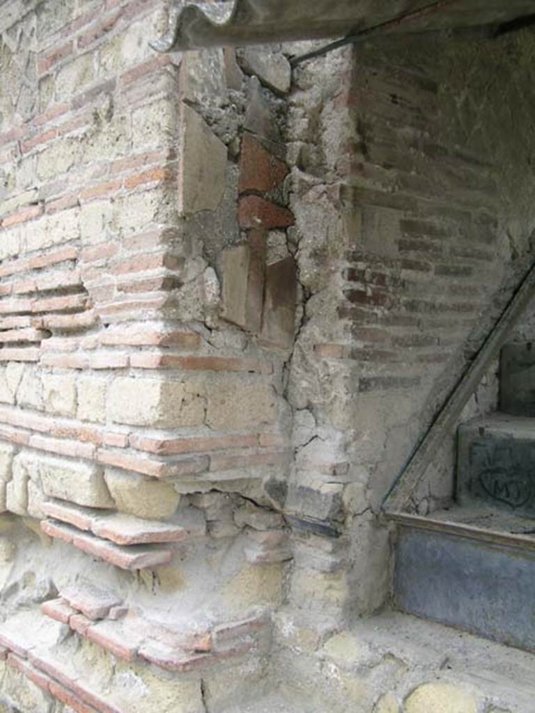 IV.20 Herculaneum, May 2005. Detail from south side of wall of steps to upper floor.
Photo courtesy of Nicolas Monteix.
