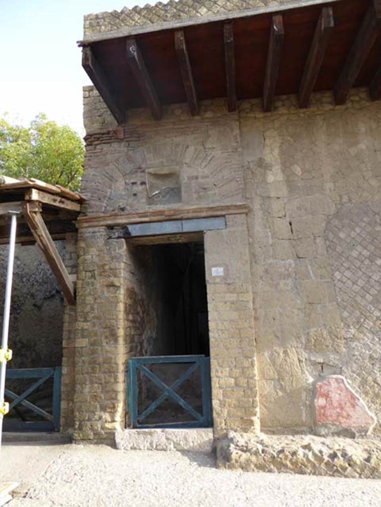 V 2, Herculaneum, October 2014. Entrance to doorway. Photo courtesy of Michael Binns.